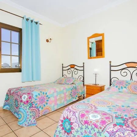 Villa Benjamin, Spacious 5 Bed In Los Mojones * Puerto del Carmen (Lanzarote)